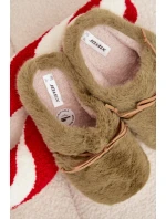 Kožešinové pantofle s zelené model 21772518 - Boto