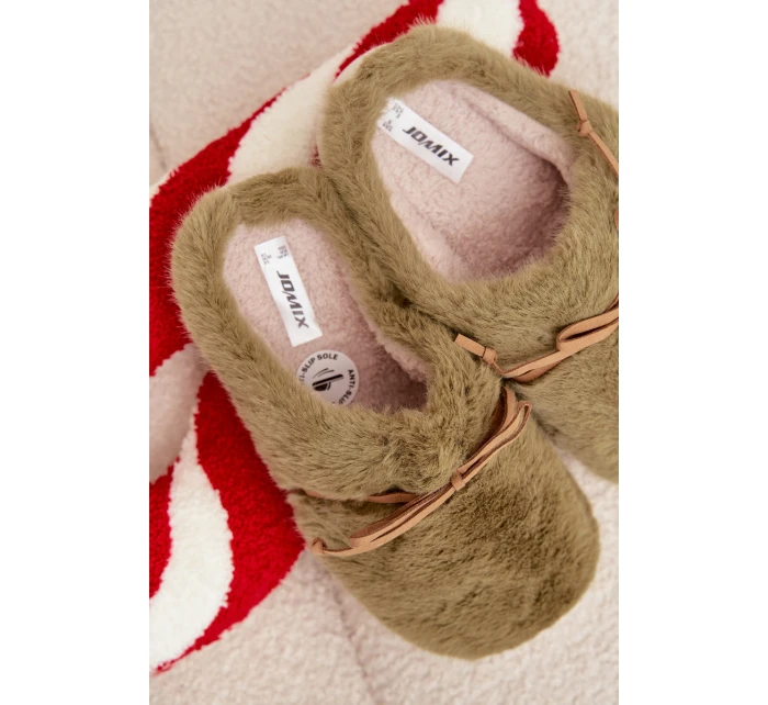 Kožešinové pantofle s zelené model 21772518 - Boto