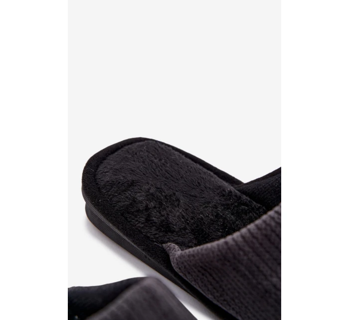 Pánské pantofle s nášivkou Černé model 21793940 - Boto Pánské pantofle s nášivkou Černé model 21793940 - Boto