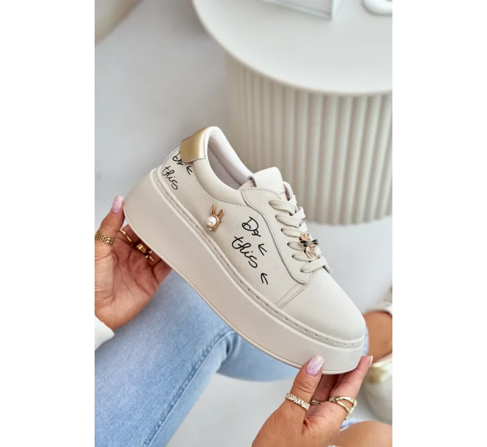 Dámske kožené tenisky s platformou a odznakom Vinceza Badge Beige Dámske kožené tenisky s platformou a odznakom Vinceza Badge Beige