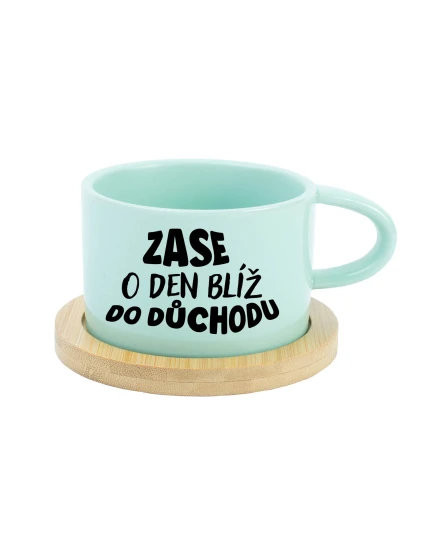 ZASE O DEN BLÍŽ DO DŮCHODU - mint hrníček makronka 200 ml ZASE O DEN BLÍŽ DO DŮCHODU - mint hrníček makronka 200 ml