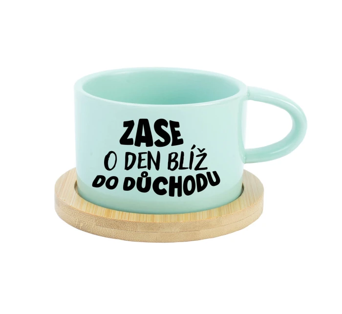 ZASE O DEN BLÍŽ DO DŮCHODU - mint hrníček makronka 200 ml ZASE O DEN BLÍŽ DO DŮCHODU - mint hrníček makronka 200 ml