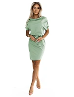 pohodlné šaty s asymetrickou sukní a páskem pistáciová barva model 22108719 - numoco