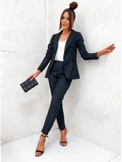 Čierny dámsky prúžkovaný oblek (8237)