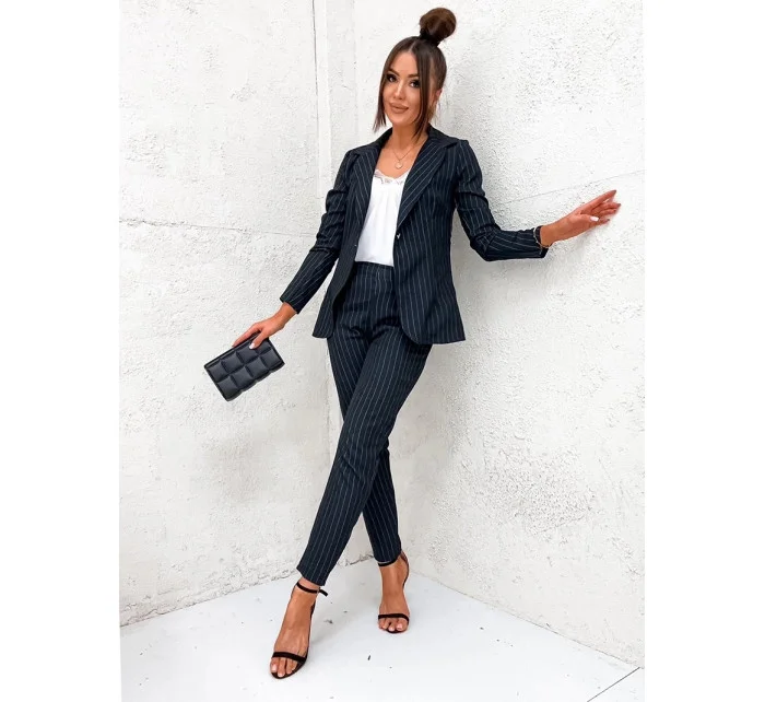 Čierny dámsky prúžkovaný oblek (8237)