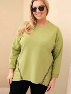 Dámská blůza Plus Size bavlněná s ohrnutým rukávem a model 21837248 v leopardím vzoru olivová - K-Fashion