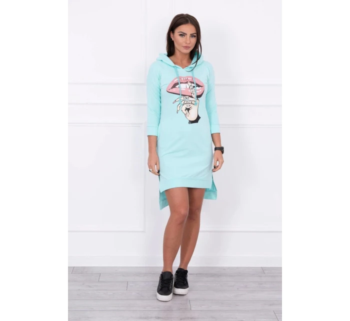 Šaty s delšími zády a barevným potiskem mint