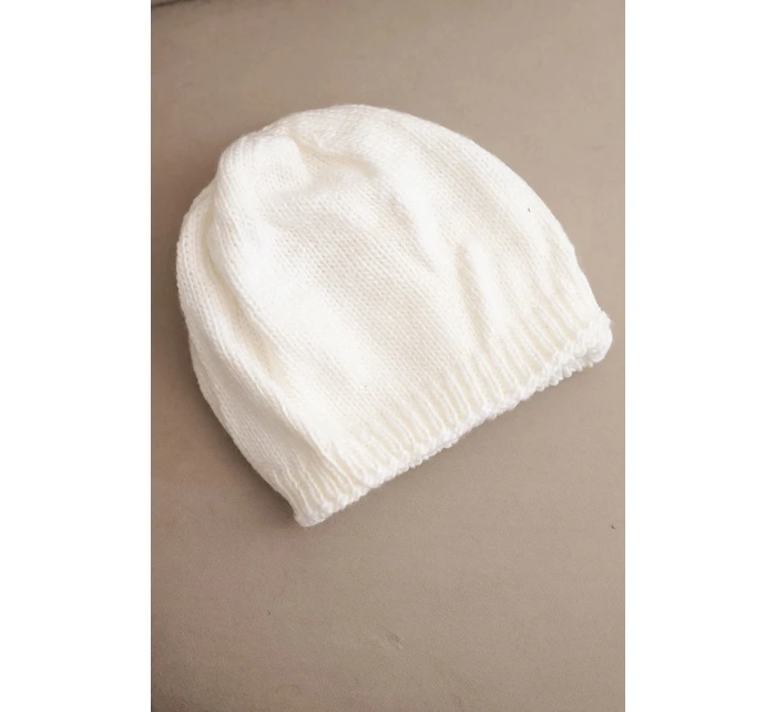 Dámska zimná čiapka s ušami a rebrovaným vzorom K440 biela Dámska zimná čiapka s ušami a rebrovaným vzorom K440 biela