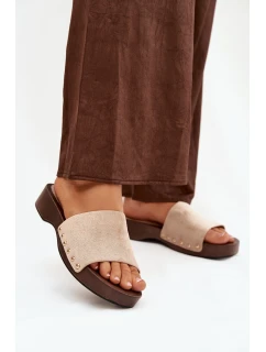 Dámské pantofle s zlatými sponami béžové model 21918768 - Boto