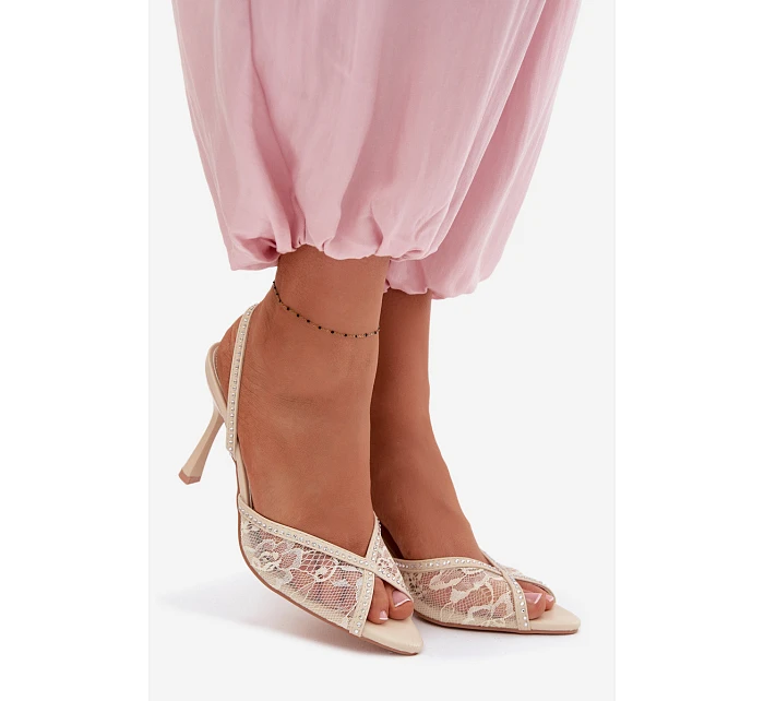 Dámské sandály na podpatku s krajkou a ozdobami Béžové model 22103152 - Boto
