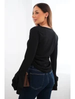 Dámská pruhovaná blůza s V výstřihem a volány na rukávech černá