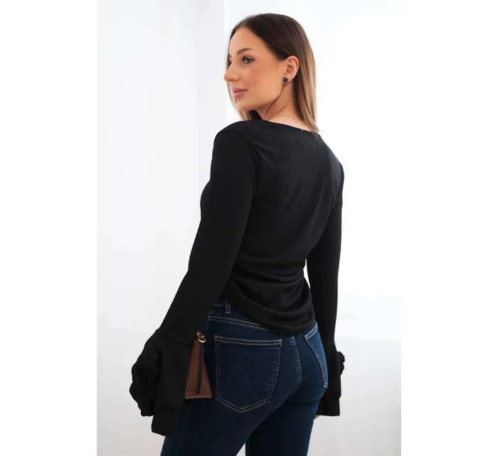 Dámská pruhovaná blůza s V výstřihem a volány na rukávech černá