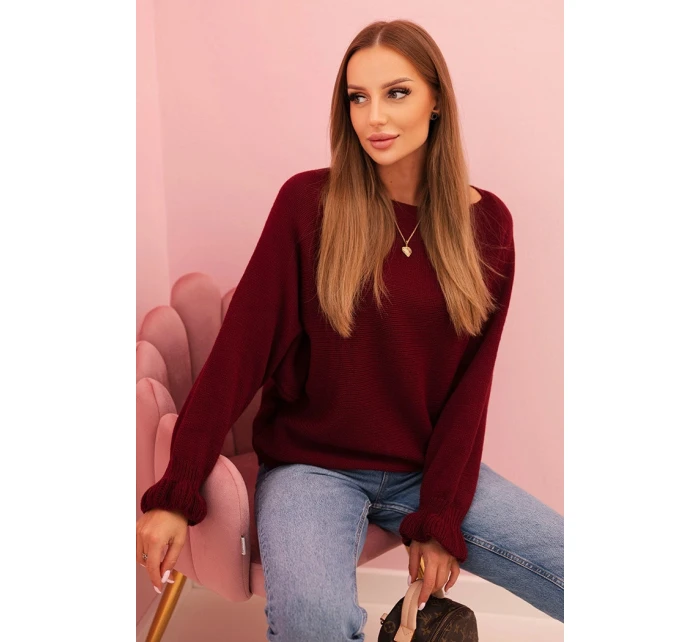 Dámsky mohérový sveter s volánovými rukávmi a výrezom na chrbte bordovej farby Dámsky mohérový sveter s volánovými rukávmi a výrezom na chrbte bordovej farby
