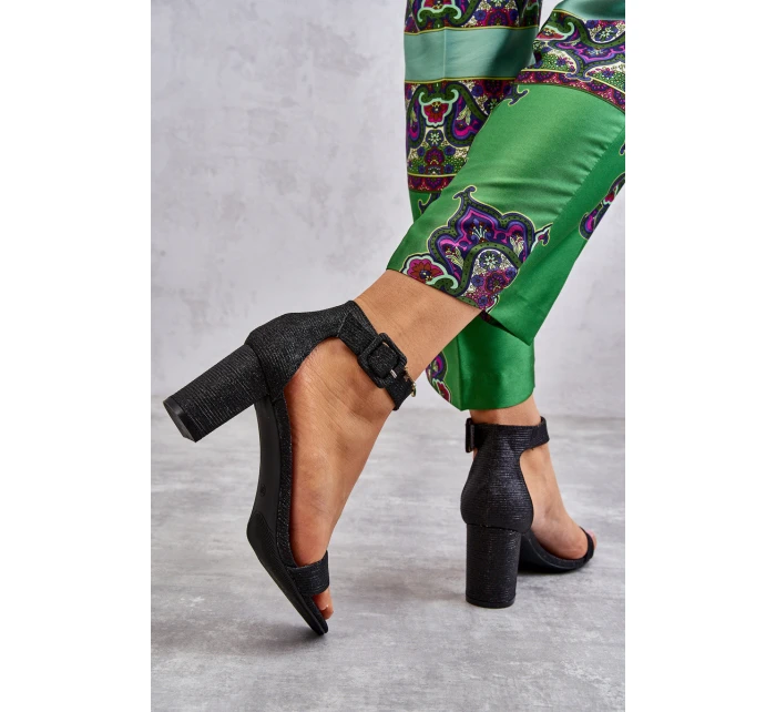 Lesklé sandály na podpatku Černé model 21608002 - Boto Lesklé sandály na podpatku Černé model 21608002 - Boto