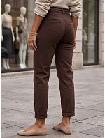 Dámske džínsy s klasickým strihom a pleteným pásom, hnedé, FashionStreet UY3107 Dámske džínsy s klasickým strihom a pleteným pásom, hnedé, FashionStreet UY3107