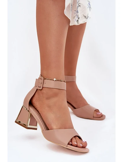 Sandále na podpätku model 213929 Krok vo veľkom štýle