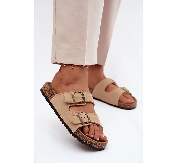 Semišové pantofle na korkové podrážce s přezkami béžové model 22120824 - Boto