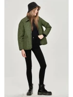 Tenká zelená dámska bunda s ozdobným prešívaním (JIN226) Tenká zelená dámska bunda s ozdobným prešívaním (JIN226)