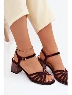 Sametové dámské sandály na podpatku model 22140670 čokoládové - D&A