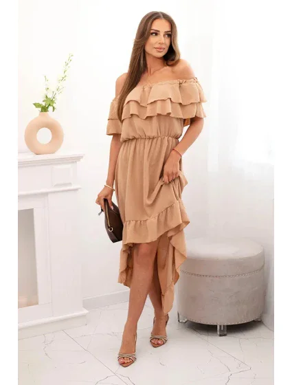Dámske šaty s odhalenými ramenami a predĺženým chrbtom camel Dámske šaty s odhalenými ramenami a predĺženým chrbtom camel