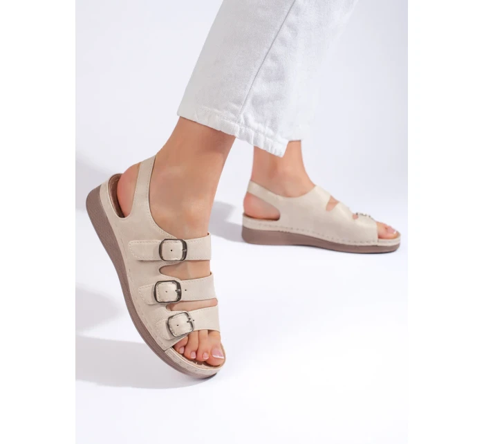 Praktické hnedé dámske sandále na klin