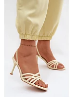 Sandále na podpätku model 227437 Vykročte štýlovo
