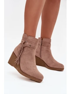 Zateplené dámské kotníkové boty na platformě s třásněmi béžové model 21711536 - Boto