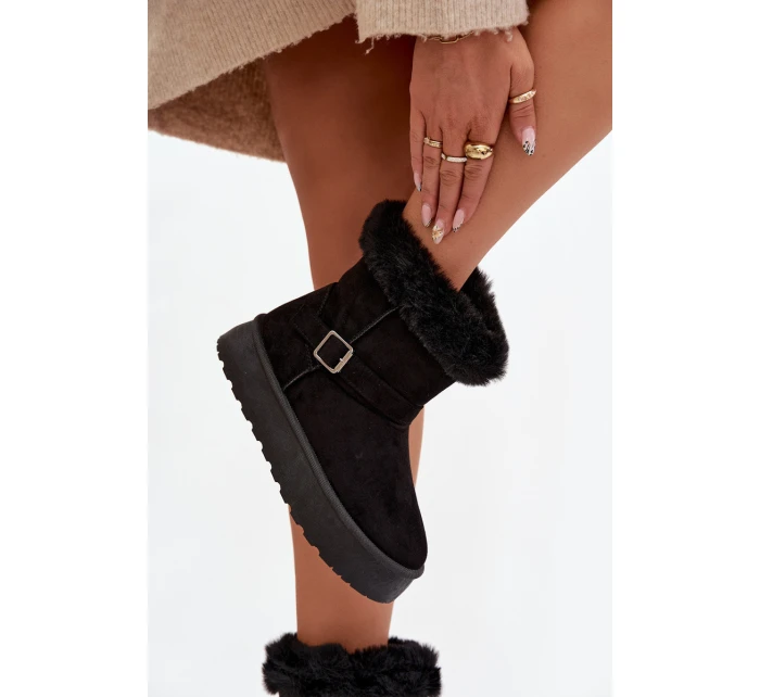 Dámské sněhule na platformě s přezkou a kožešinou Czarne model 21821891 - Boto Dámské sněhule na platformě s přezkou a kožešinou Czarne model 21821891 - Boto