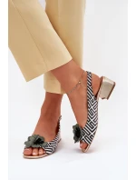 Skórzane Sandały Damskie Na Klocku Z Ozdobnym Kwiatem Laura Messi 2973 Biało-Czarne