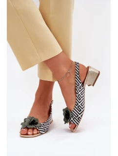 Skórzane Sandały Damskie Na Klocku Z Ozdobnym Kwiatem Laura Messi 2973 Biało-Czarne