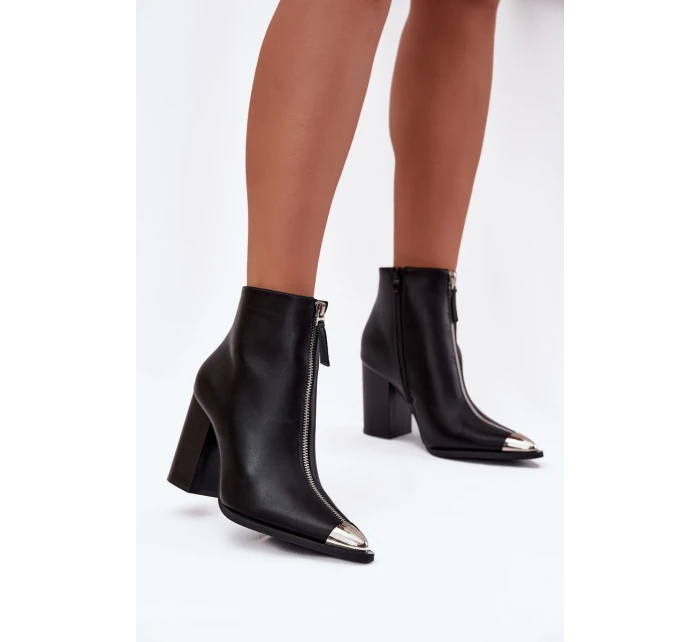 Botki Damskie Na Słupku Z Ozdobnym Zamkiem Czarne Wiviane