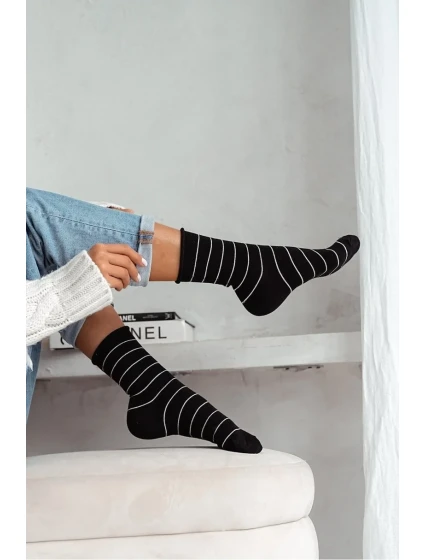 Dámske beztlakové ponožky s tenkými prúžkami 0200.059