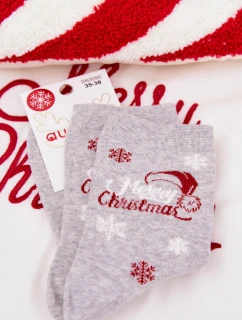 Dámske vianočné ponožky so snehovými vločkami a nápisom - svetlosivé
