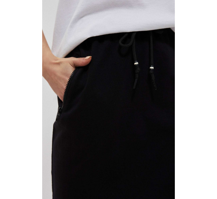 Hladká sukňa s vreckami - čierna