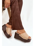 Dámské nazouváky na platformě s béžové model 21918817 - Boto