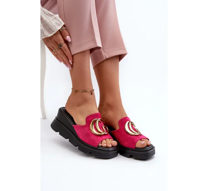 Dámske eko semišové papuče na klinoch a platforme so zlatým lemovaním Fuchsia Iaria