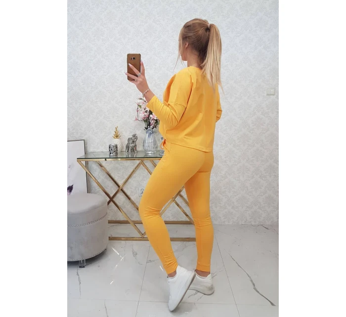 Souprava s oversize halenkou hořčicové barvy