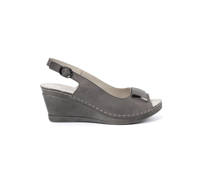 Moderné sivé a strieborné sandále pre ženy na klinoch Moderné sivé a strieborné sandále pre ženy na klinoch