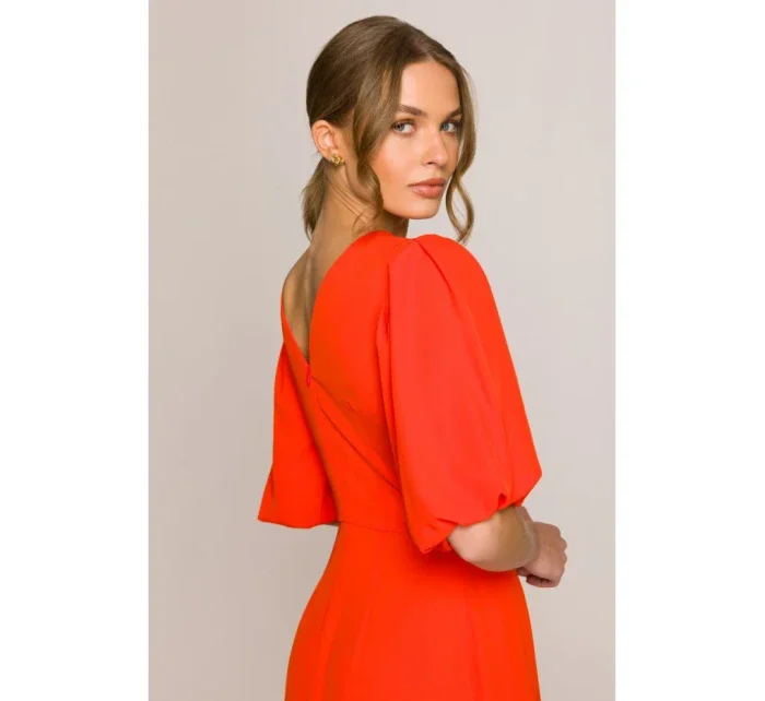 model 20966259 Šaty s puff rukávy korálová barva - STYLOVE