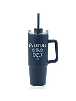 EVERY DEJ IS GUD DEJ - tmavomodrý cestovný hrnček s priehľadným viečkom 900 ml