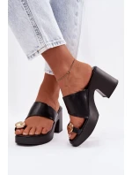 Dámské sandály na sloupkovém podpatku se zlatým detailem Černé model 22037700 - Boto