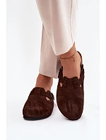 Kožené semišové pantofle model 22125810 s přezkou 1905 čokoládové - Zazoo