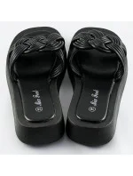 Černé dámské pantofle s podrážkou model 17356932 - Mix Feel