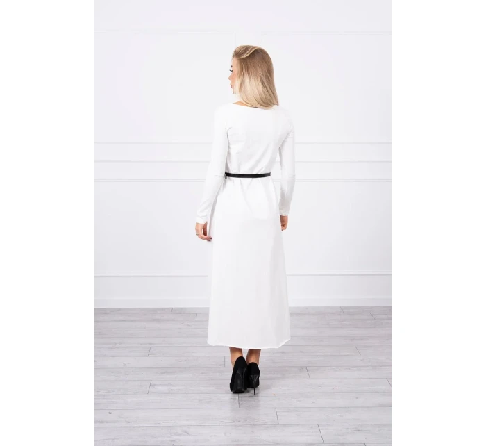 Šaty s ozdobným páskem a nápisem ecru Šaty s ozdobným páskem a nápisem ecru