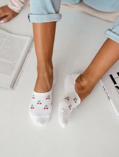 Dámske bavlnené ponožky z mikroplyšu Malé čerešne - biele