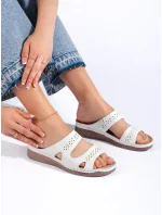 Exkluzívní dámské bílé nazouváky na plochém podpatku Exkluzívní dámské bílé nazouváky na plochém podpatku