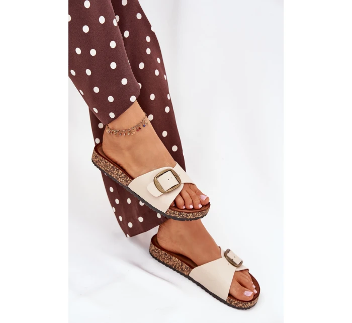 Dámské sandály na korkové platformě s přezkou béžové model 21704200 - Boto Dámské sandály na korkové platformě s přezkou béžové model 21704200 - Boto