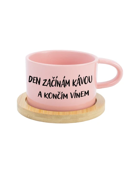 ZAČÍNAM DEŇ KÁVOU A KONČÍM VÍNOM - ružový hrnček s makrónkou 200 ml ZAČÍNAM DEŇ KÁVOU A KONČÍM VÍNOM - ružový hrnček s makrónkou 200 ml