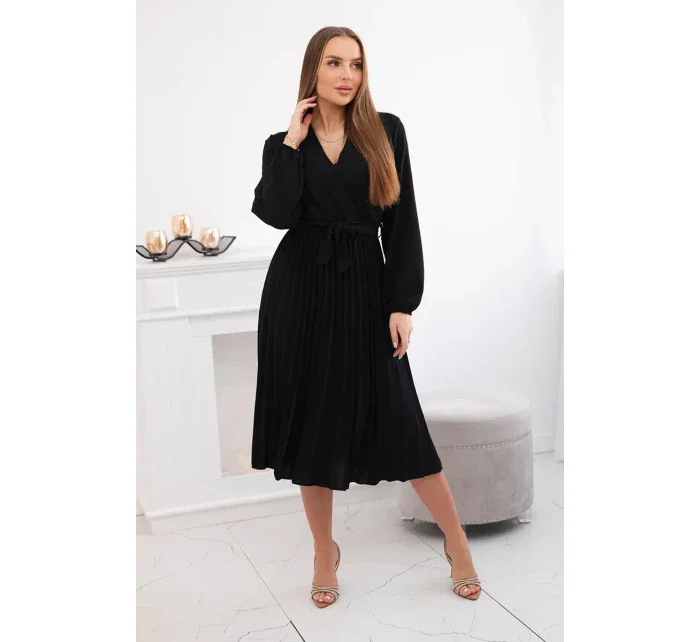 Šaty s viazaným plisovaným lemom čierne