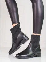 Výborné černé kotníčkové boty dámské na plochém podpatku Výborné černé kotníčkové boty dámské na plochém podpatku